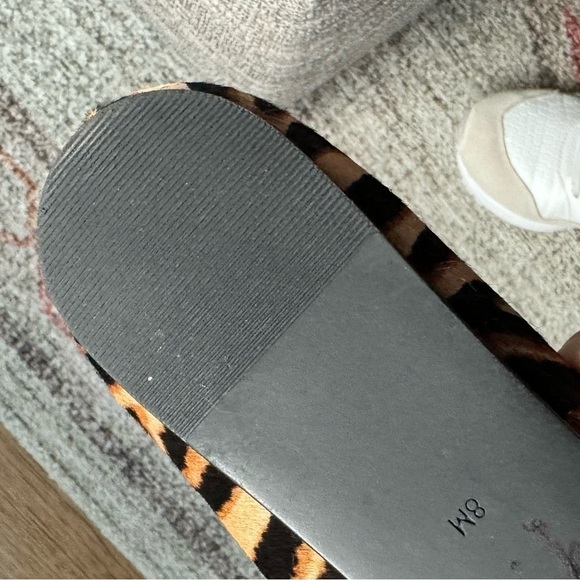 Gibson Latimer Tiger Striped Calf Hair Pointed Toe Flat Shoes Size 8 - Picture 5 of 5